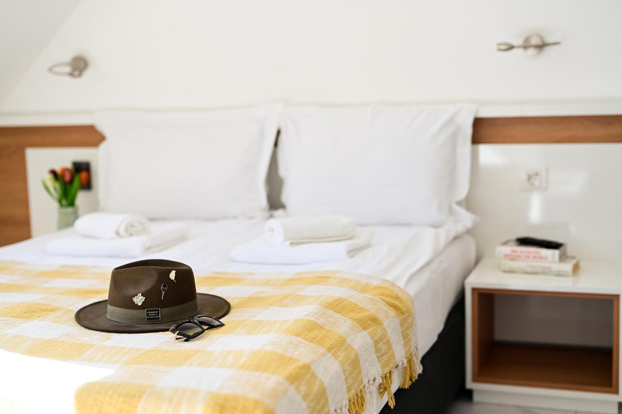 RUBO Hotel Sjoemen Buitenkant foto