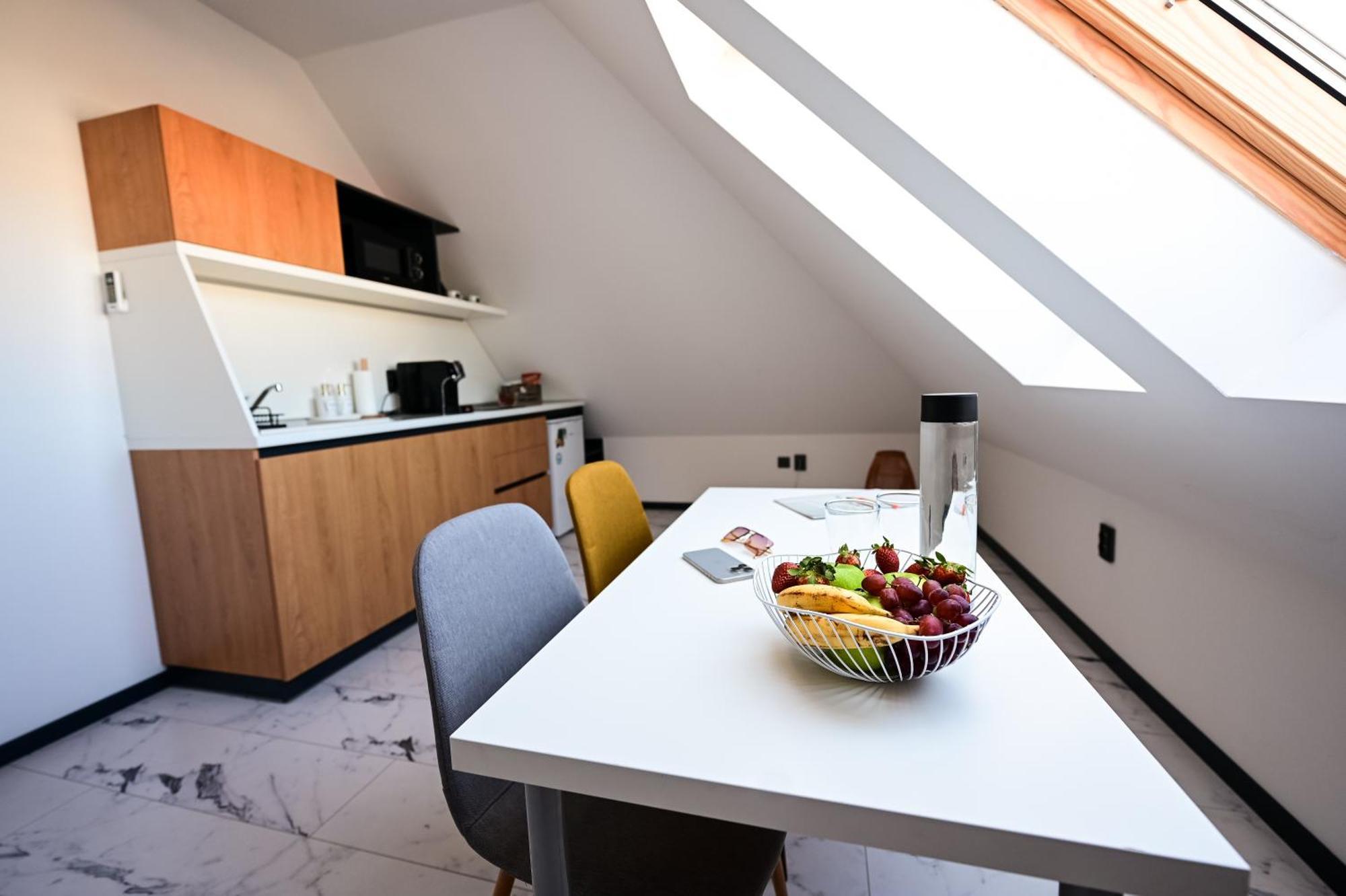 RUBO Hotel Sjoemen Buitenkant foto