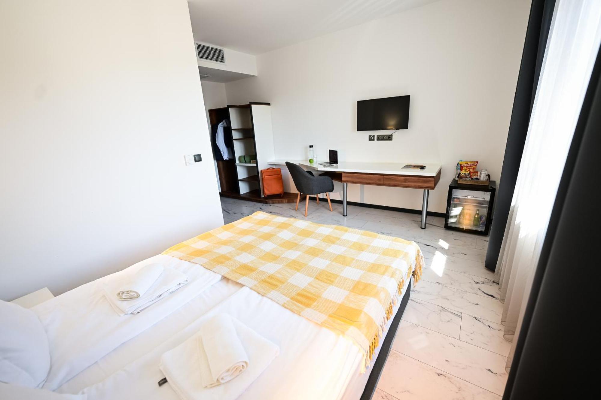 RUBO Hotel Sjoemen Buitenkant foto
