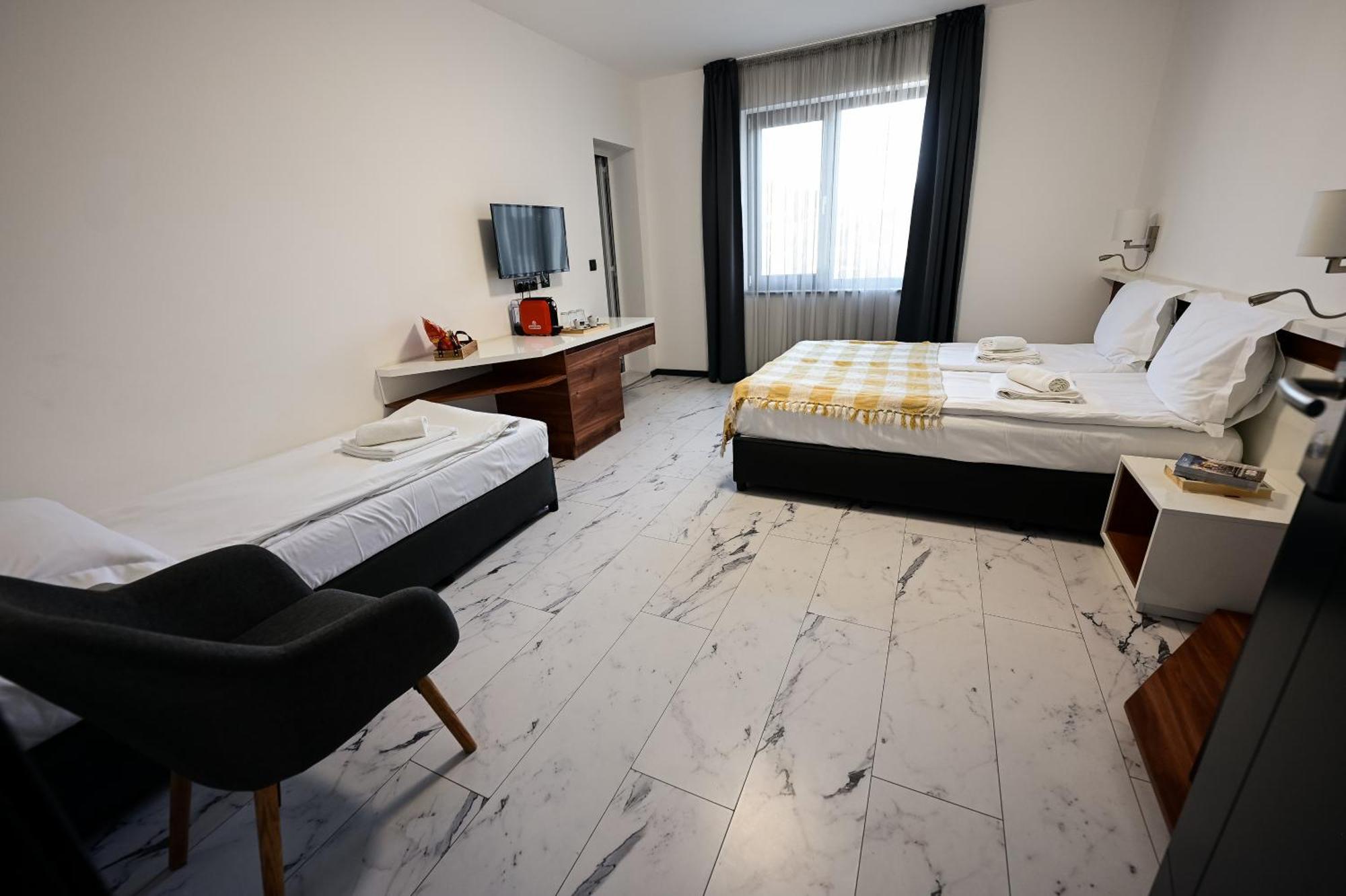 RUBO Hotel Sjoemen Buitenkant foto