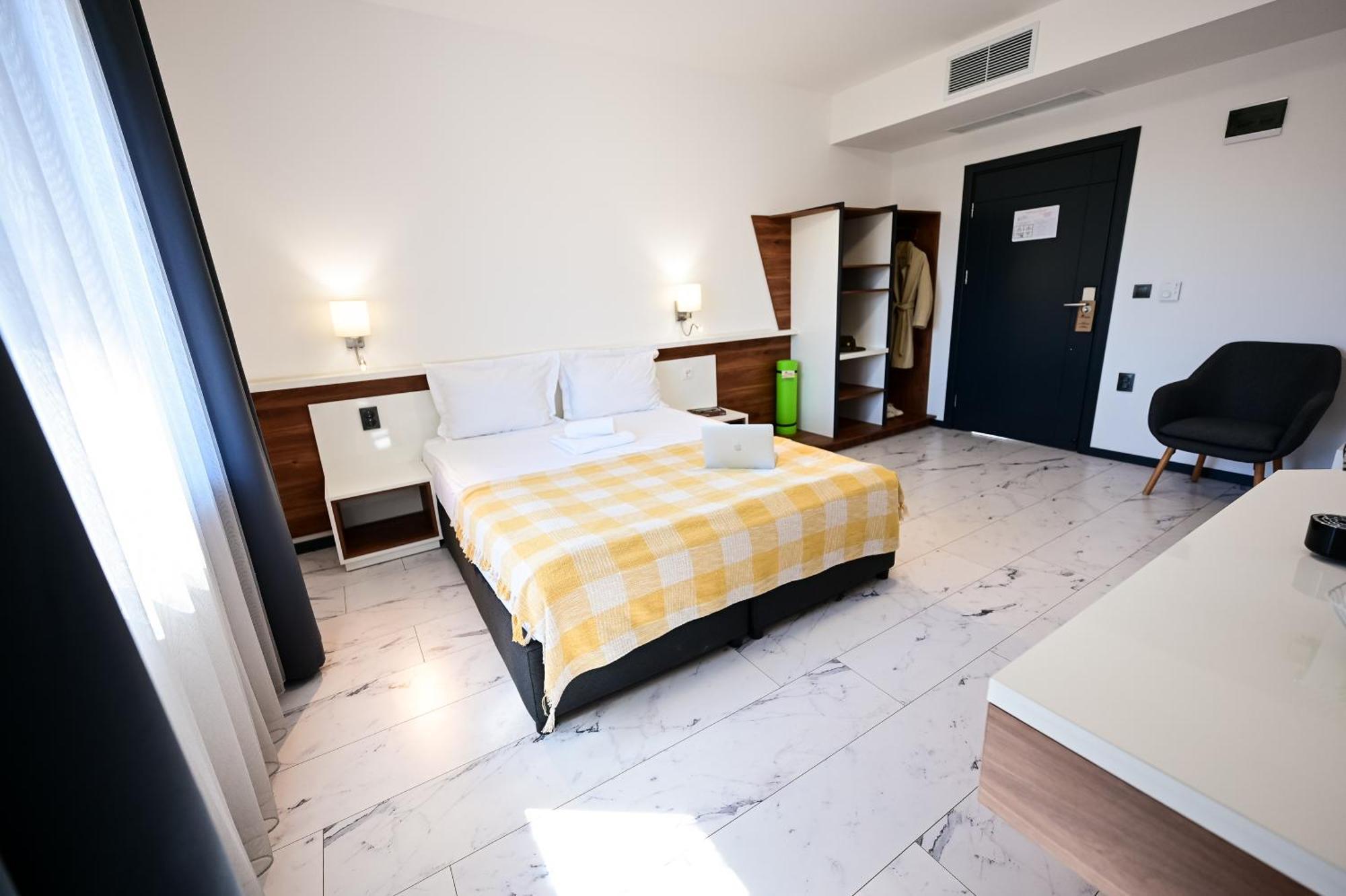 RUBO Hotel Sjoemen Buitenkant foto